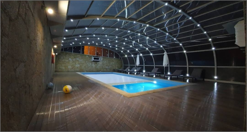 abri de piscine adossé